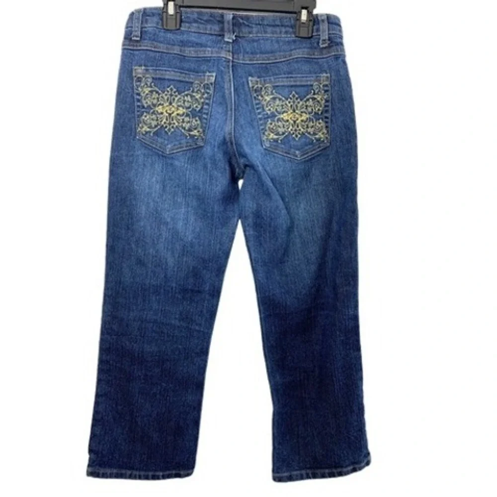 Southpole Capri Jeans Juniors Size 5 Medium Wash Denim Embroidered Back‎ Pockets